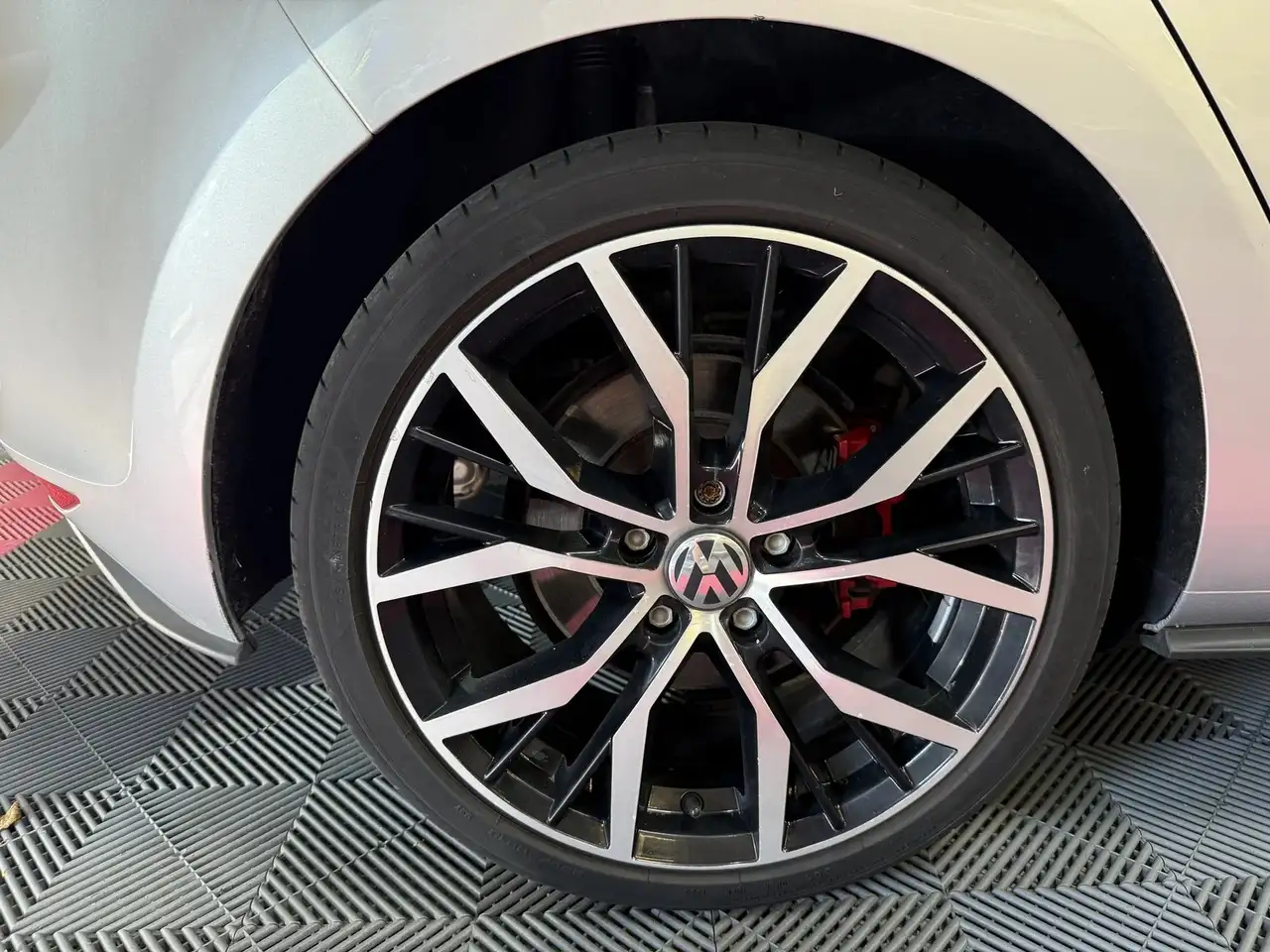 Volkswagen Golf GTI — photo 36