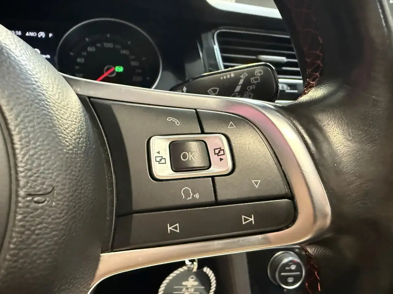 Volkswagen Golf GTI — photo 15
