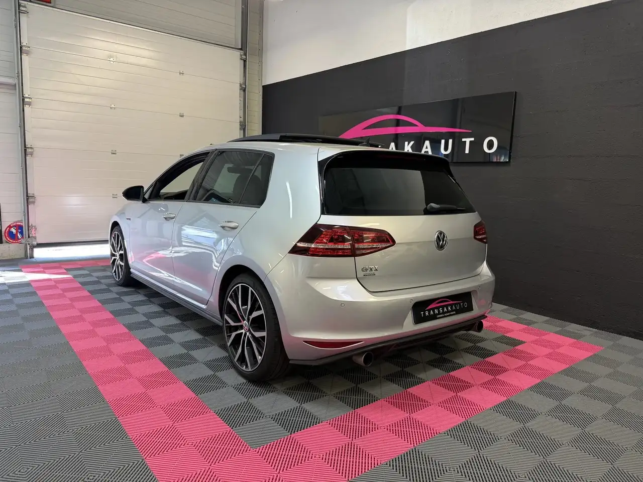 Volkswagen Golf GTI — photo 3