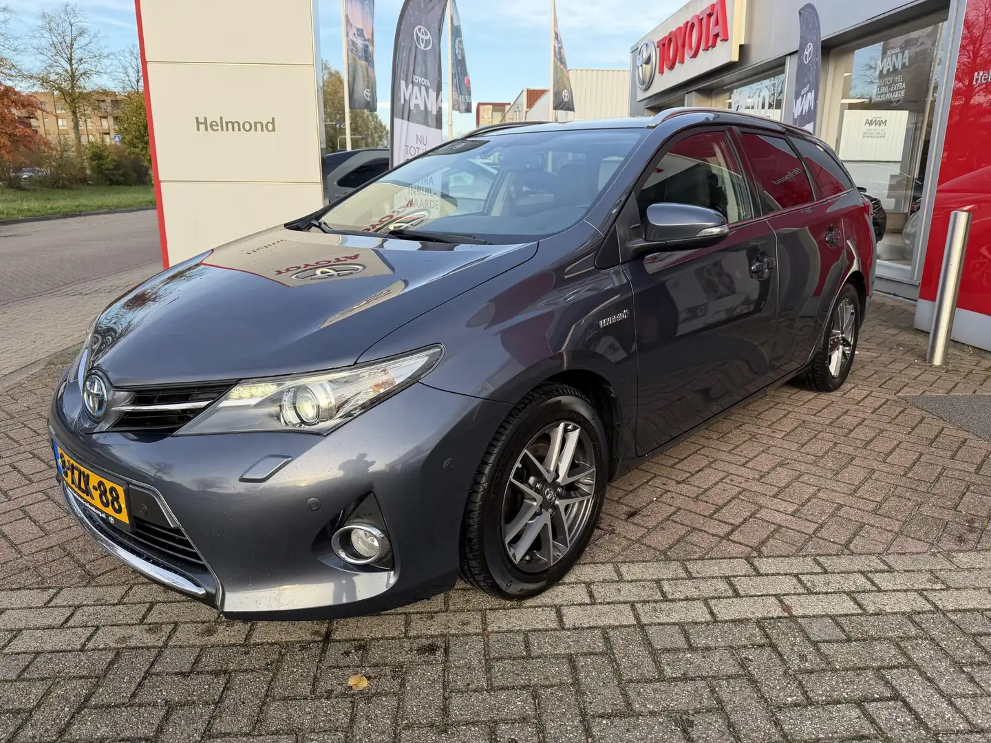Toyota Auris Touring Sports 1.8 Hybrid Lease Plus Blauw - 2