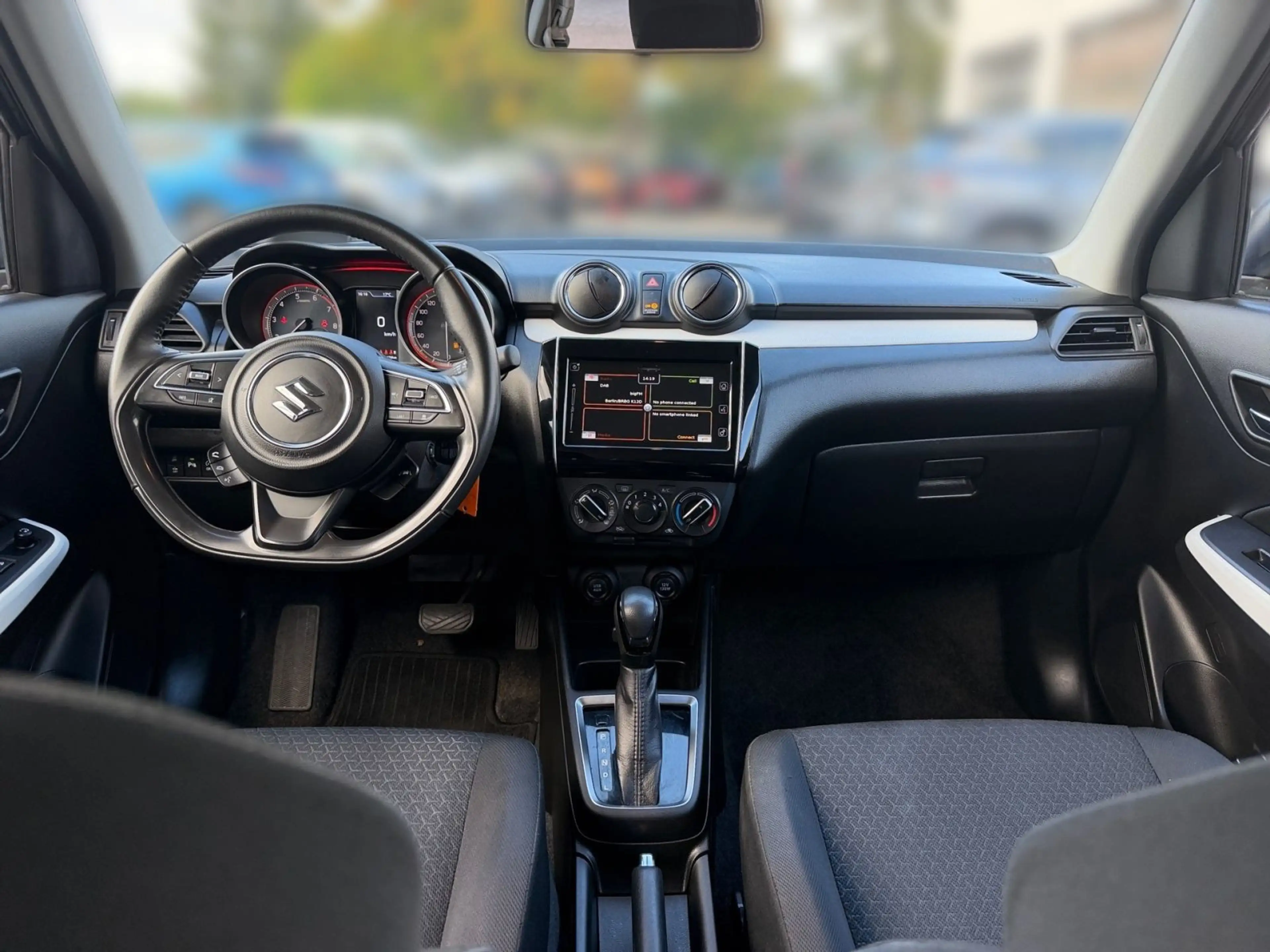 Suzuki Swift 1.3 Comfort — photo 10