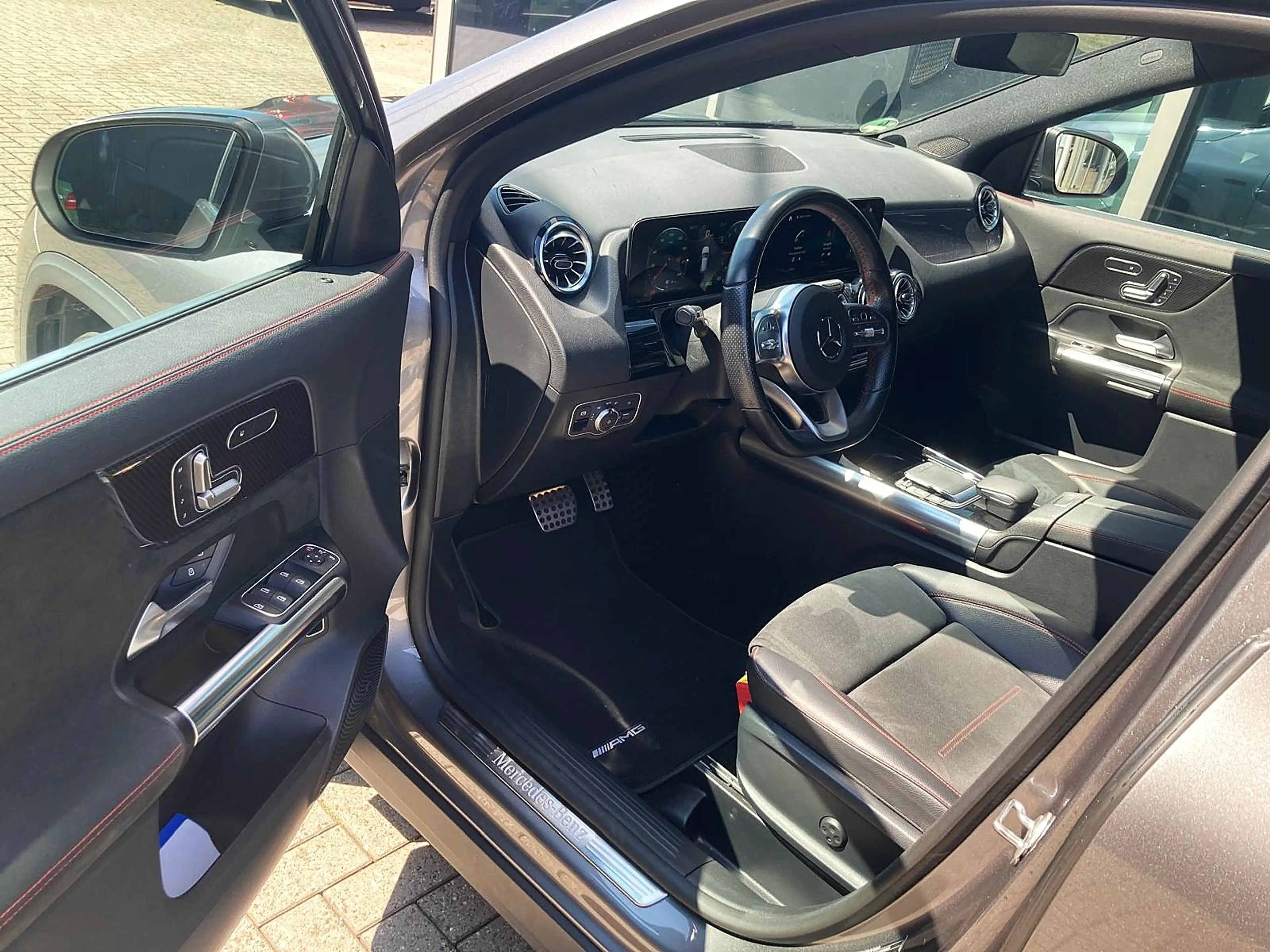 Mercedes-Benz GLA 250 250e hybr — photo 8