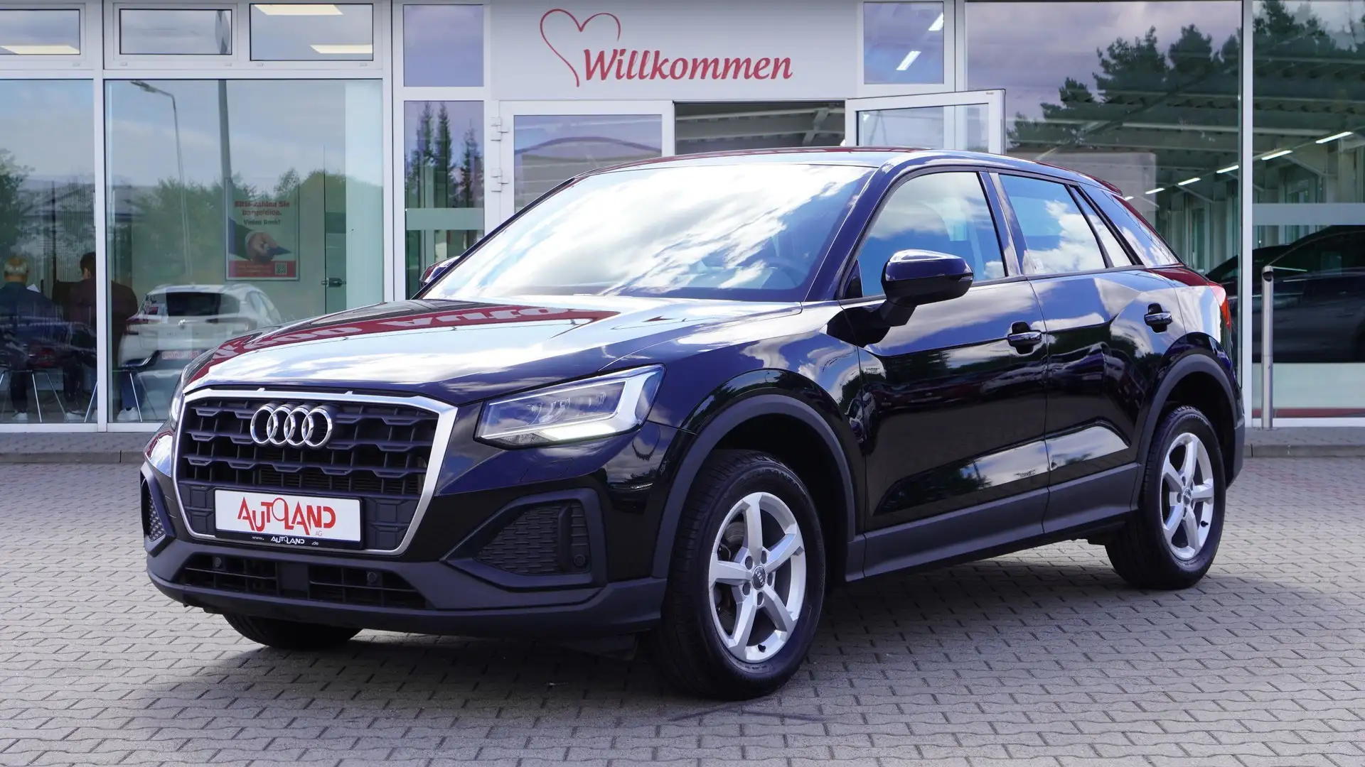 Audi Q2 35 1.5 TFSI basis LED Navi Kamera Sitzheizung Noir - 1