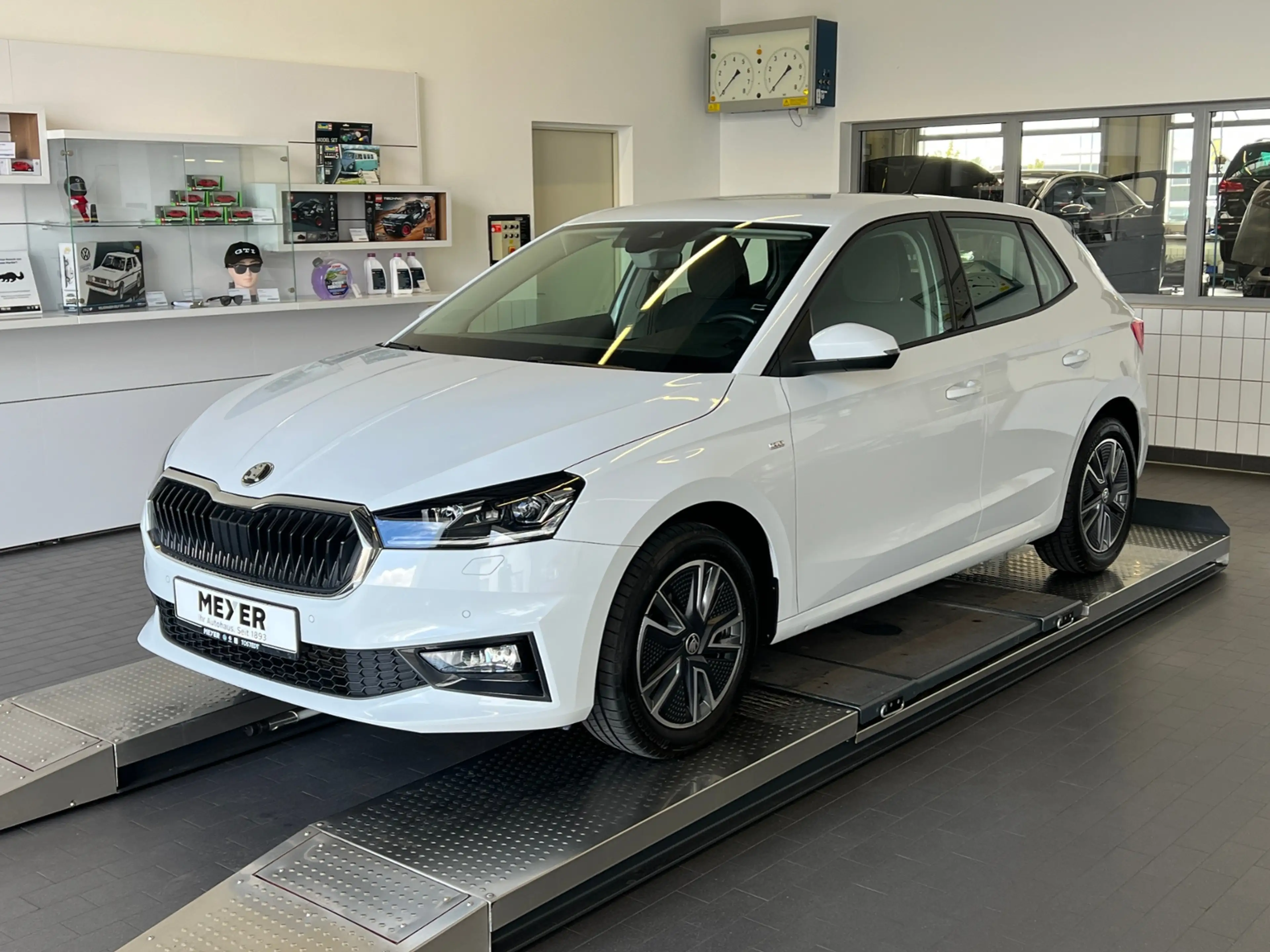 Skoda Fabia Tour 1.5 TSI DSG *LED,Navi,Sitzhzg.,16''-LM* — photo 2