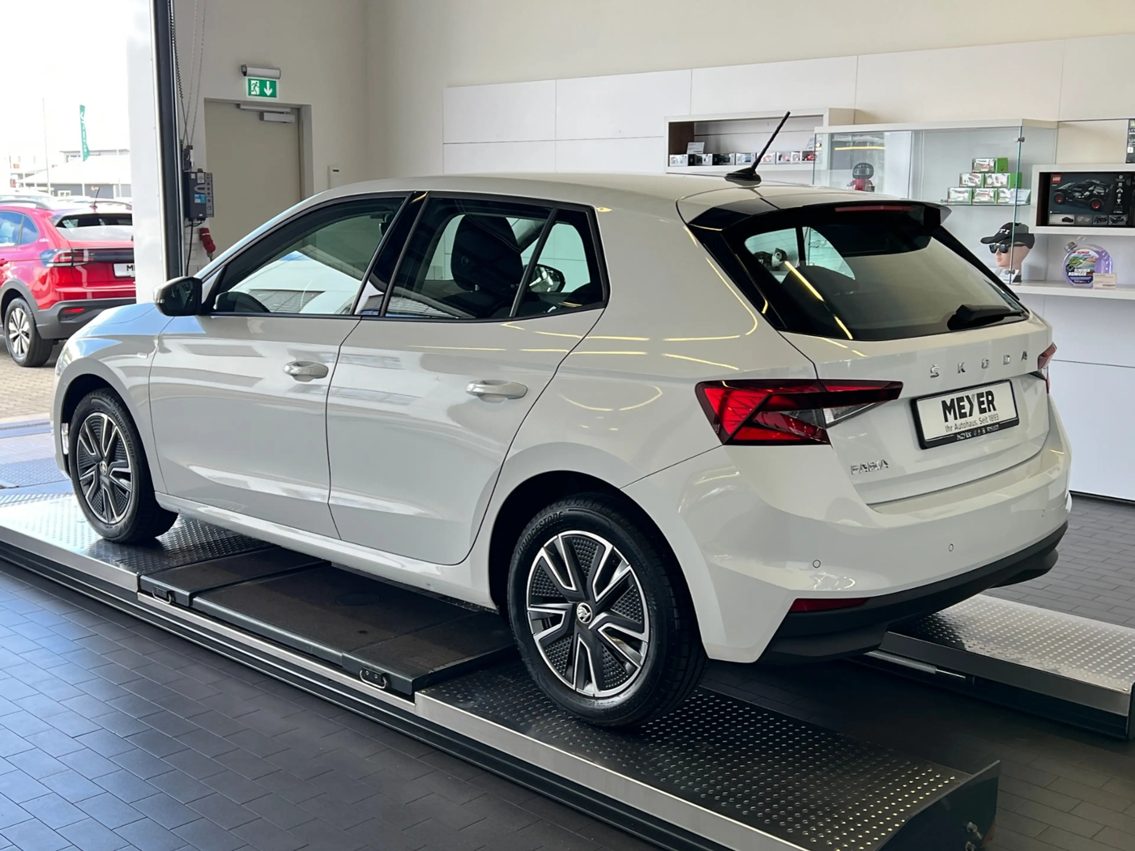 Skoda Fabia Tour 1.5 TSI DSG *LED,Navi,Sitzhzg.,16''-LM* — photo 4