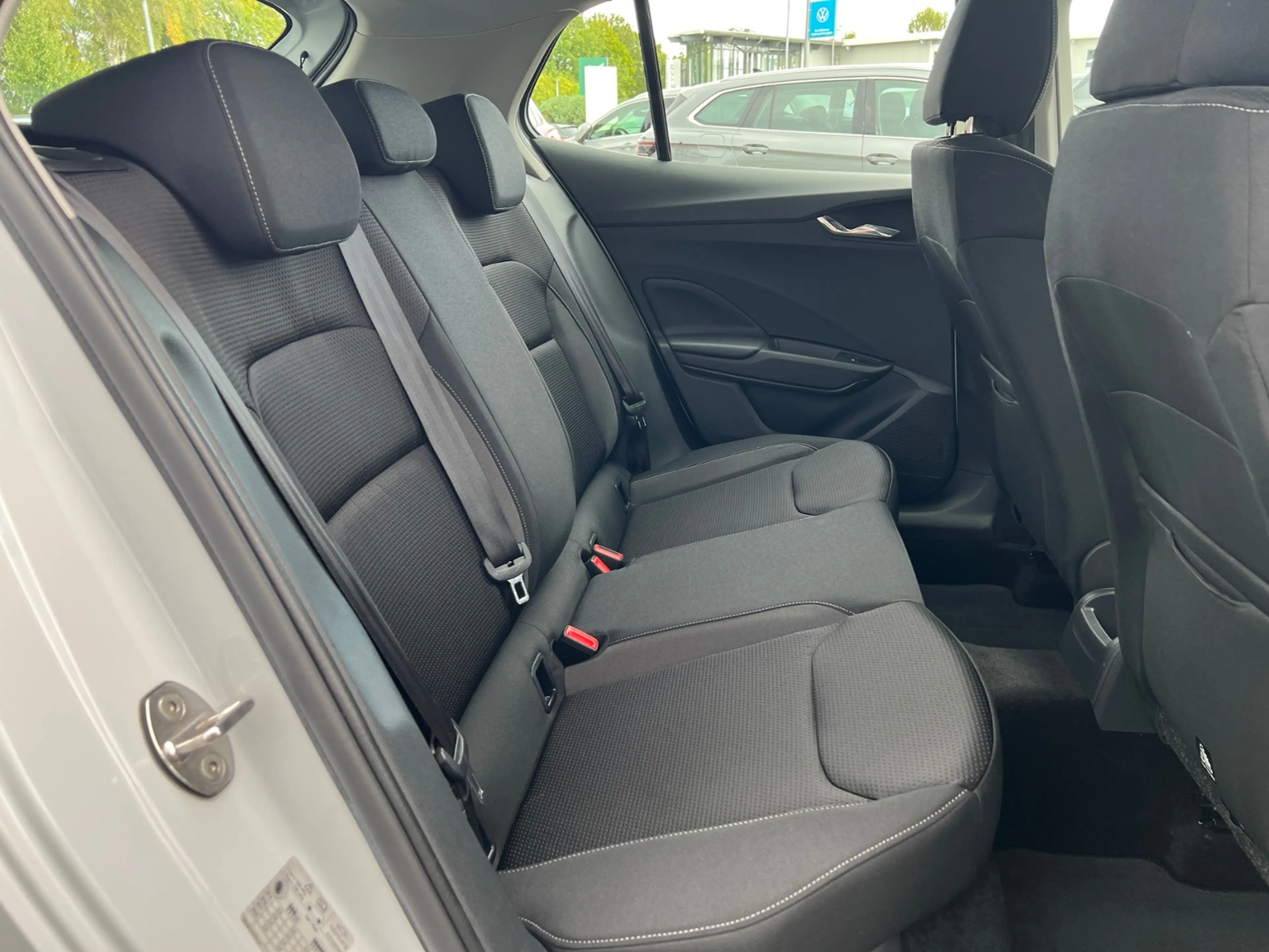 Skoda Fabia Tour 1.5 TSI DSG *LED,Navi,Sitzhzg.,16''-LM* — photo 9