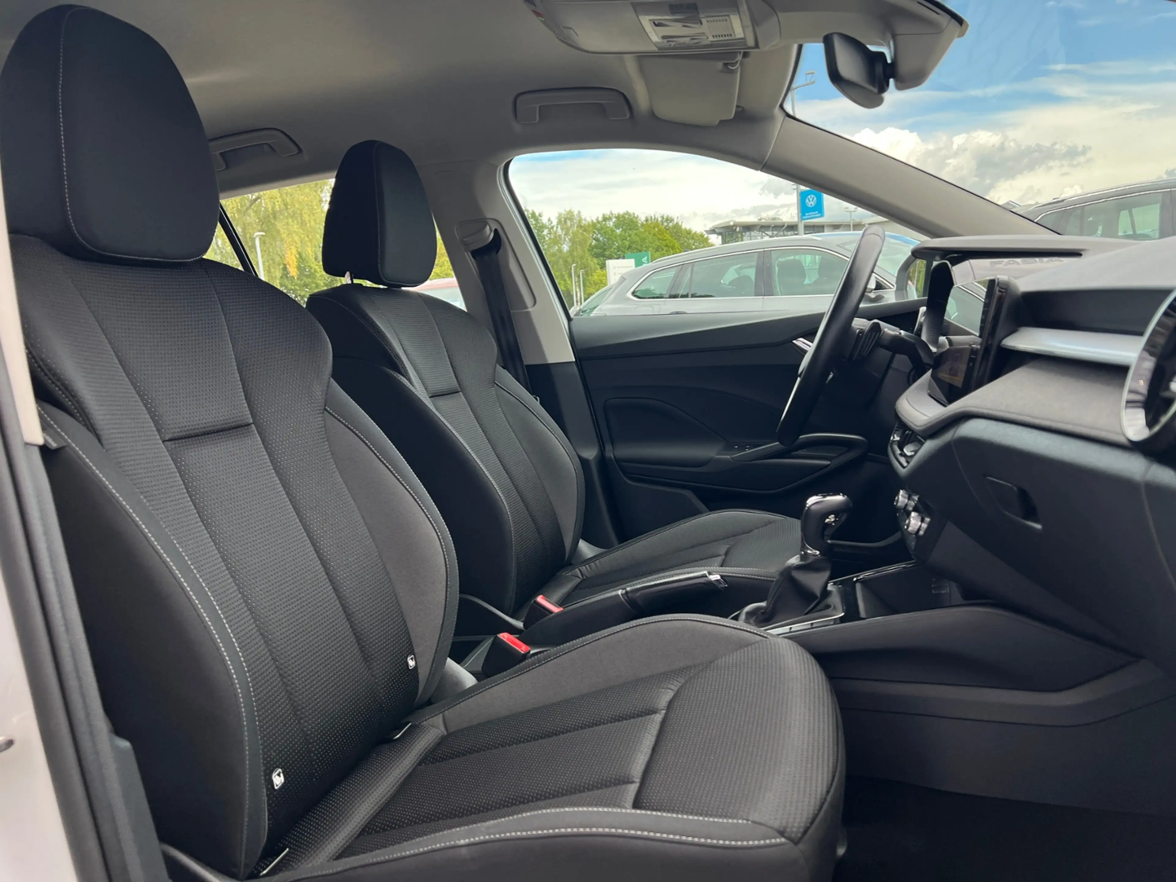 Skoda Fabia Tour 1.5 TSI DSG *LED,Navi,Sitzhzg.,16''-LM* — photo 8