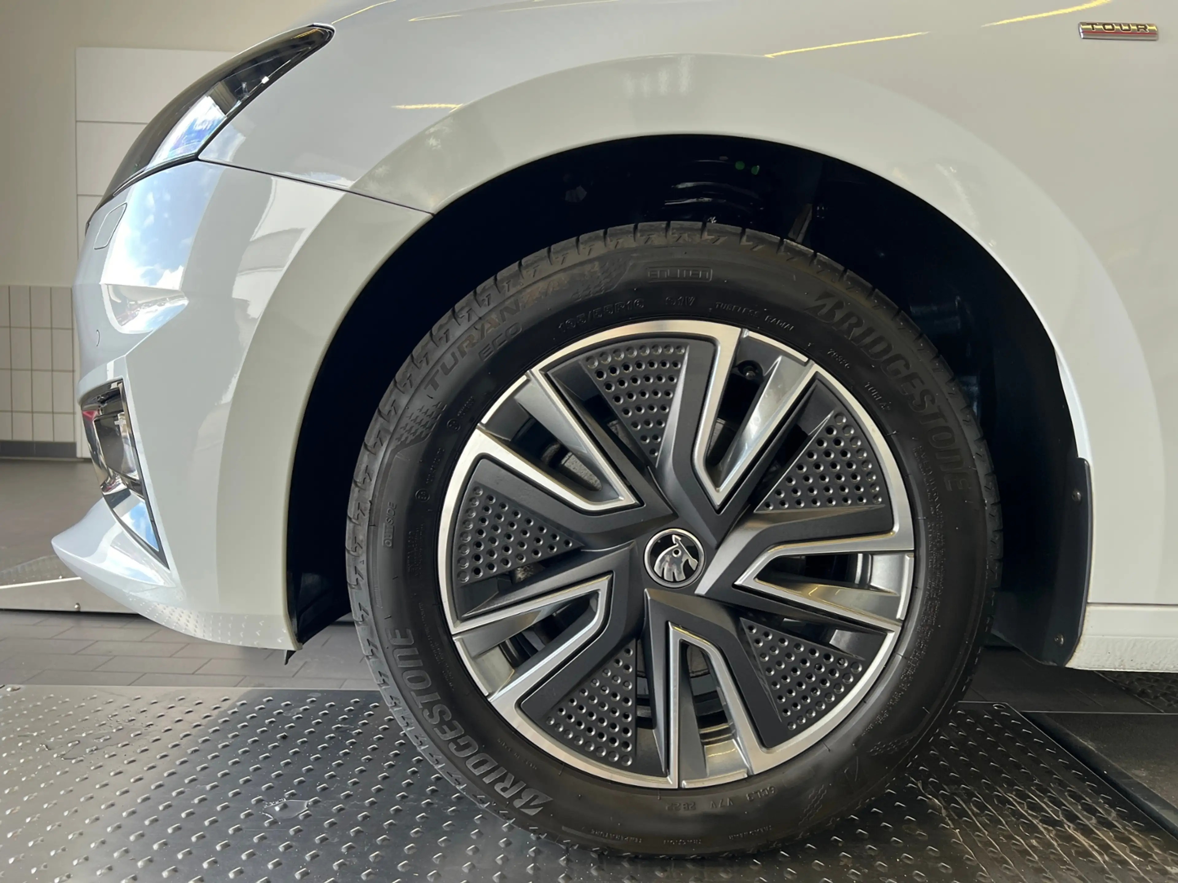Skoda Fabia Tour 1.5 TSI DSG *LED,Navi,Sitzhzg.,16''-LM* — photo 5