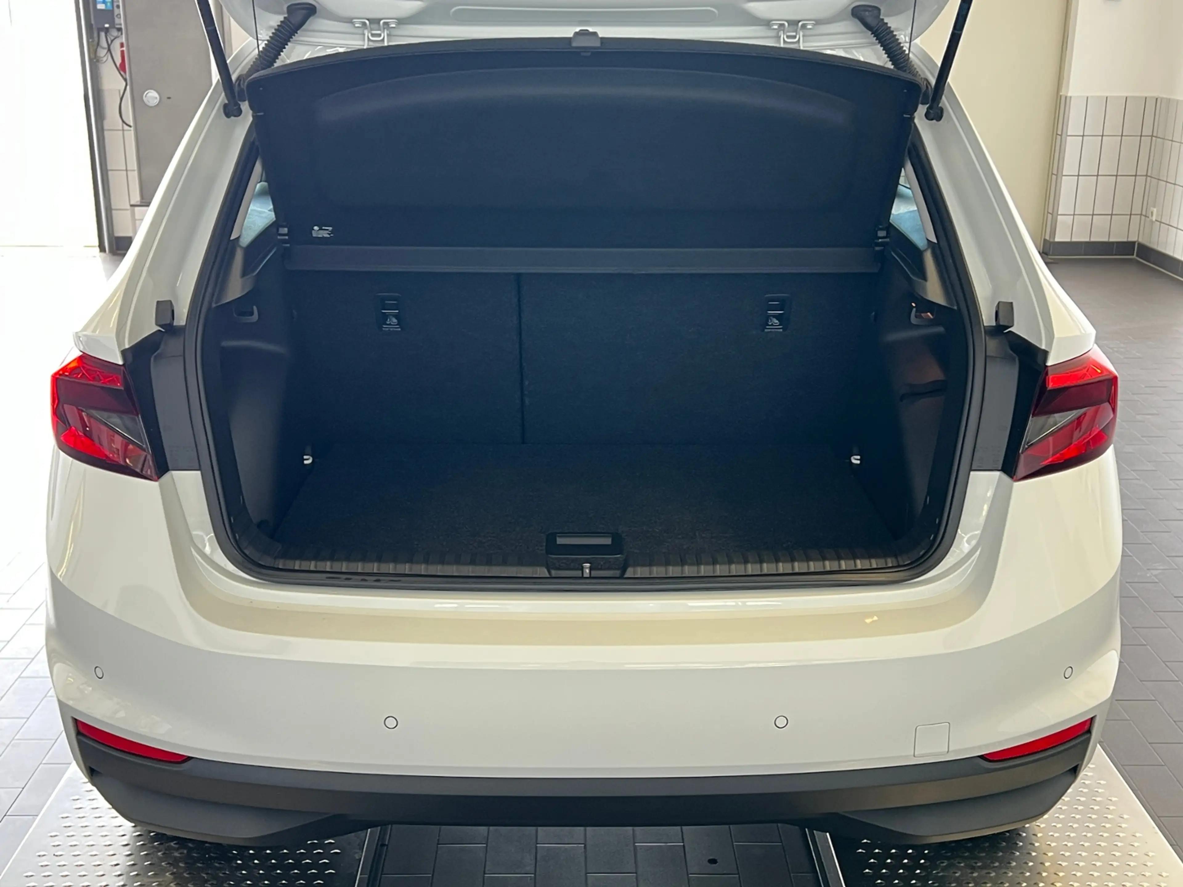 Skoda Fabia Tour 1.5 TSI DSG *LED,Navi,Sitzhzg.,16''-LM* — photo 6