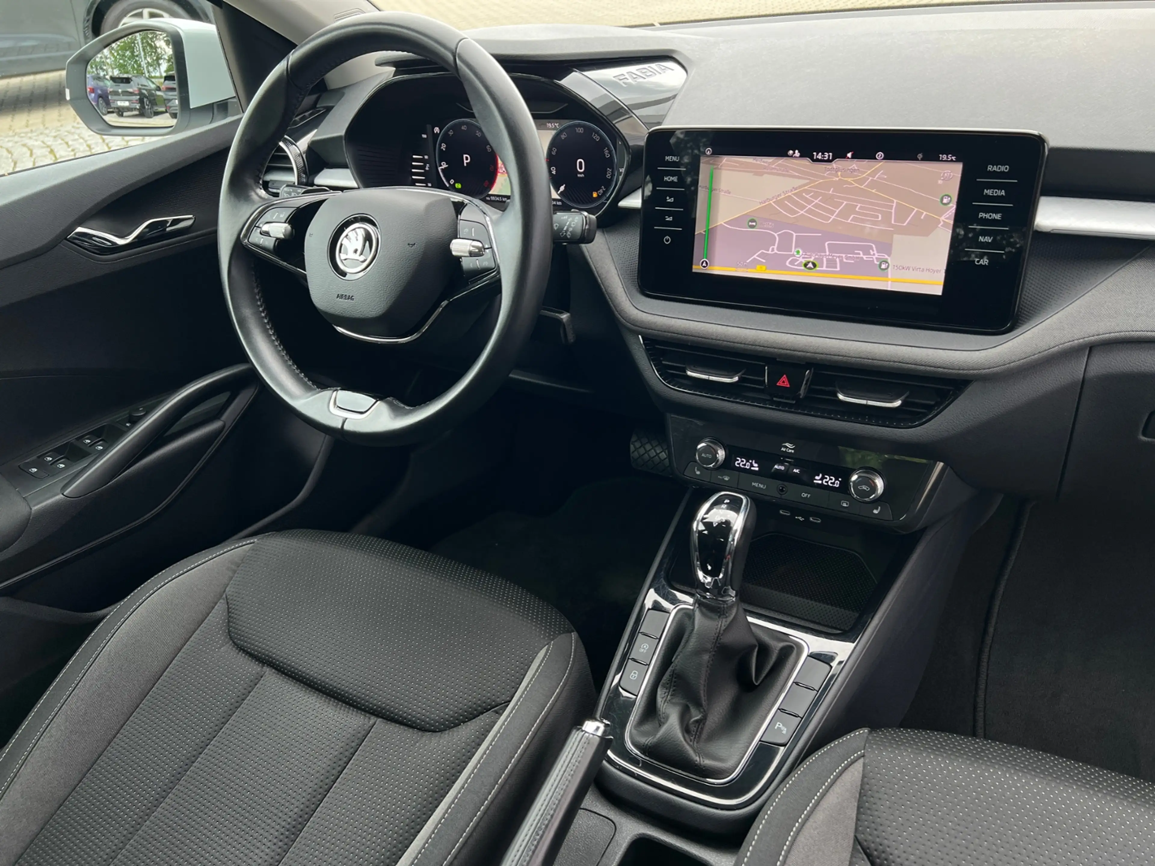 Skoda Fabia Tour 1.5 TSI DSG *LED,Navi,Sitzhzg.,16''-LM* — photo 10