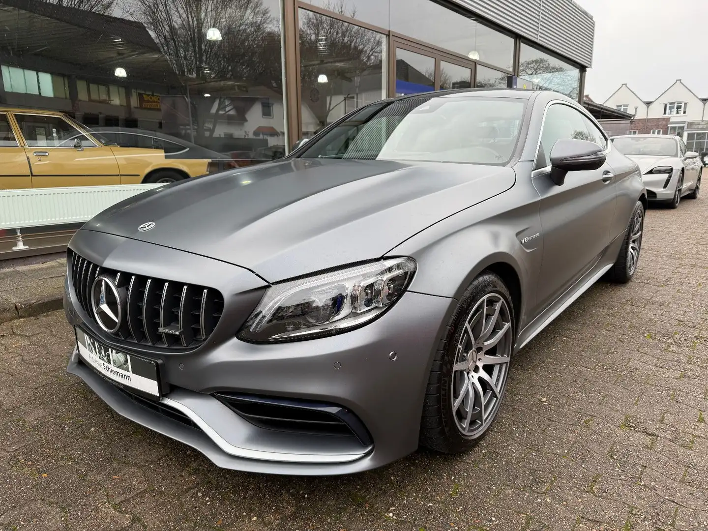 Mercedes-Benz C 63 AMG Coupe DRIVERS-PACK/MULTIBEAM/PANO/1.HD. Grau - 1