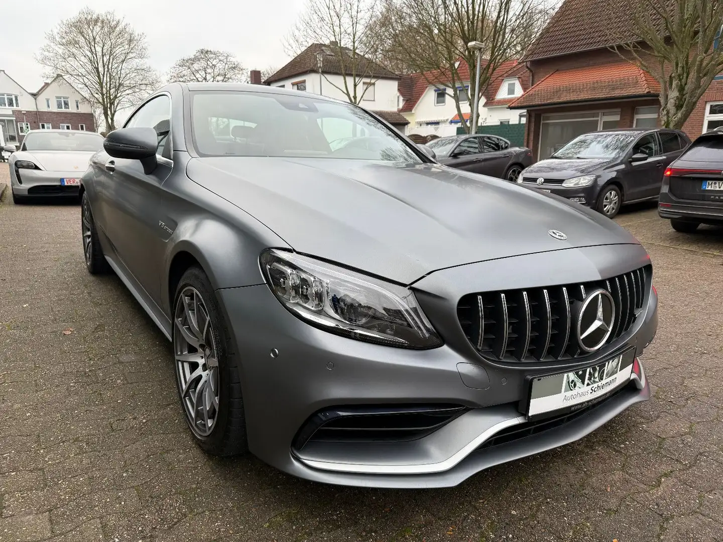 Mercedes-Benz C 63 AMG Coupe DRIVERS-PACK/MULTIBEAM/PANO/1.HD. Grau - 2