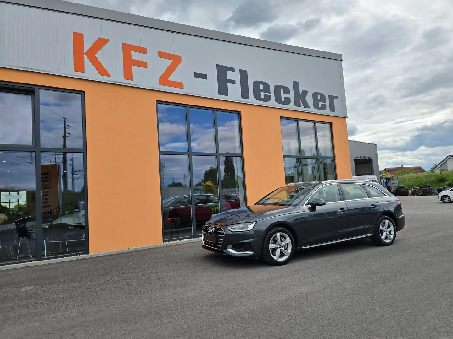 Audi A4 40 TDI 2.0 advanced S-tronic Grau - 1