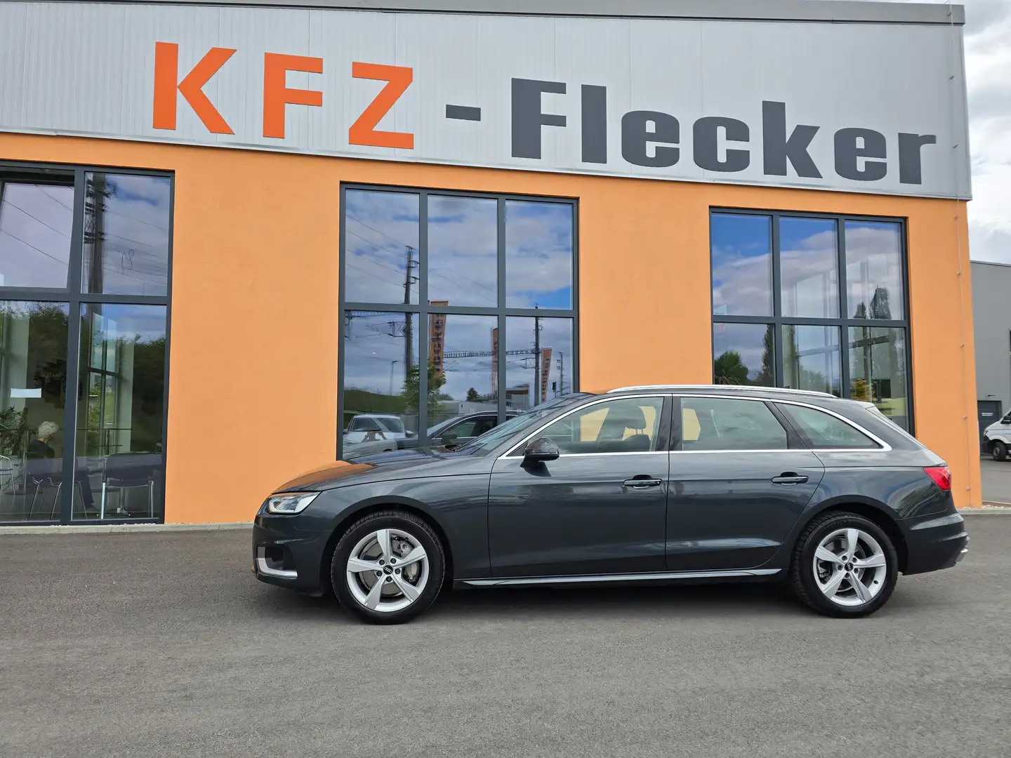 Audi A4 40 TDI 2.0 advanced S-tronic Grau - 2