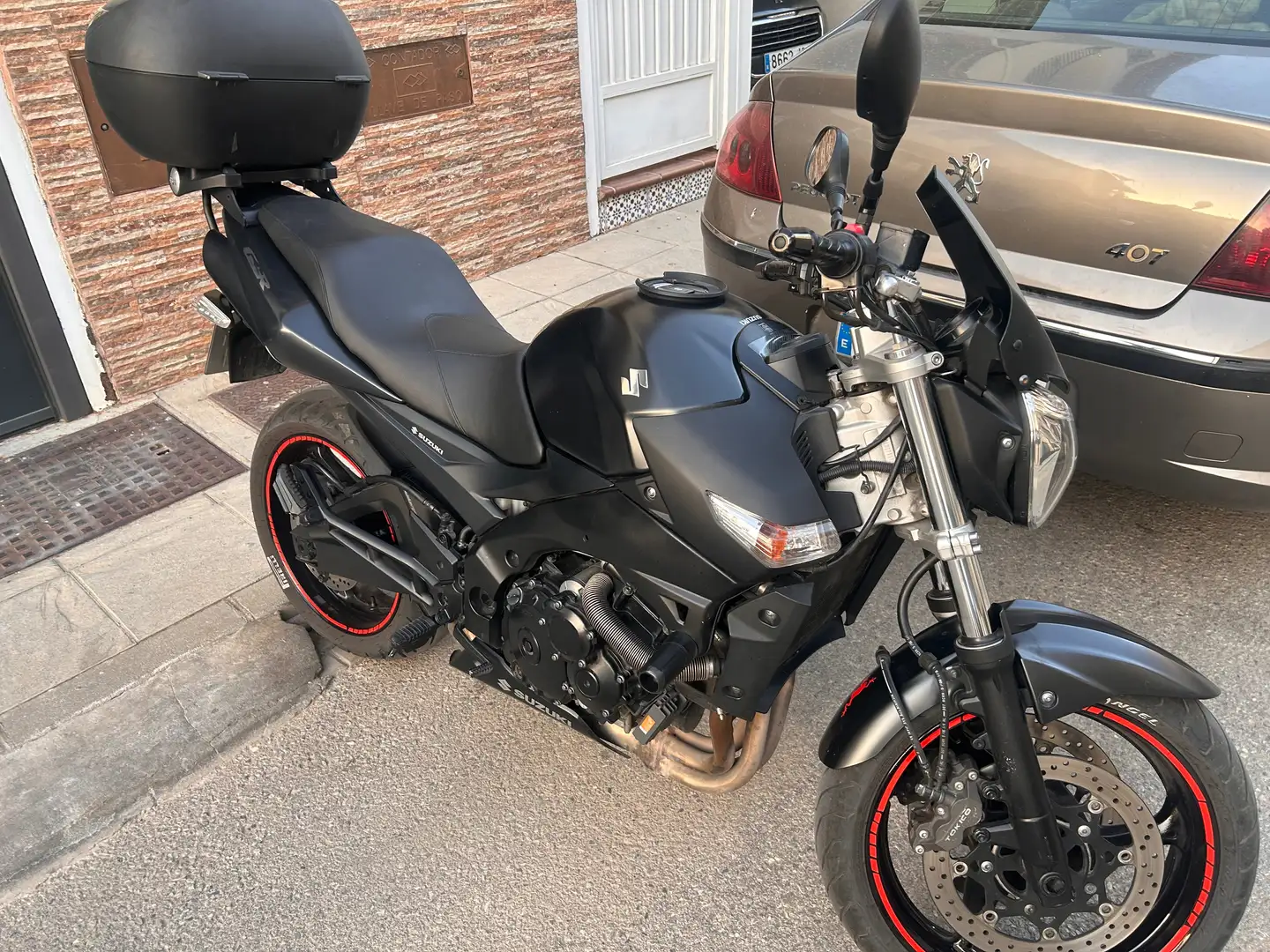 Suzuki GSR 600 Naked 2006-2008 Negro - 2