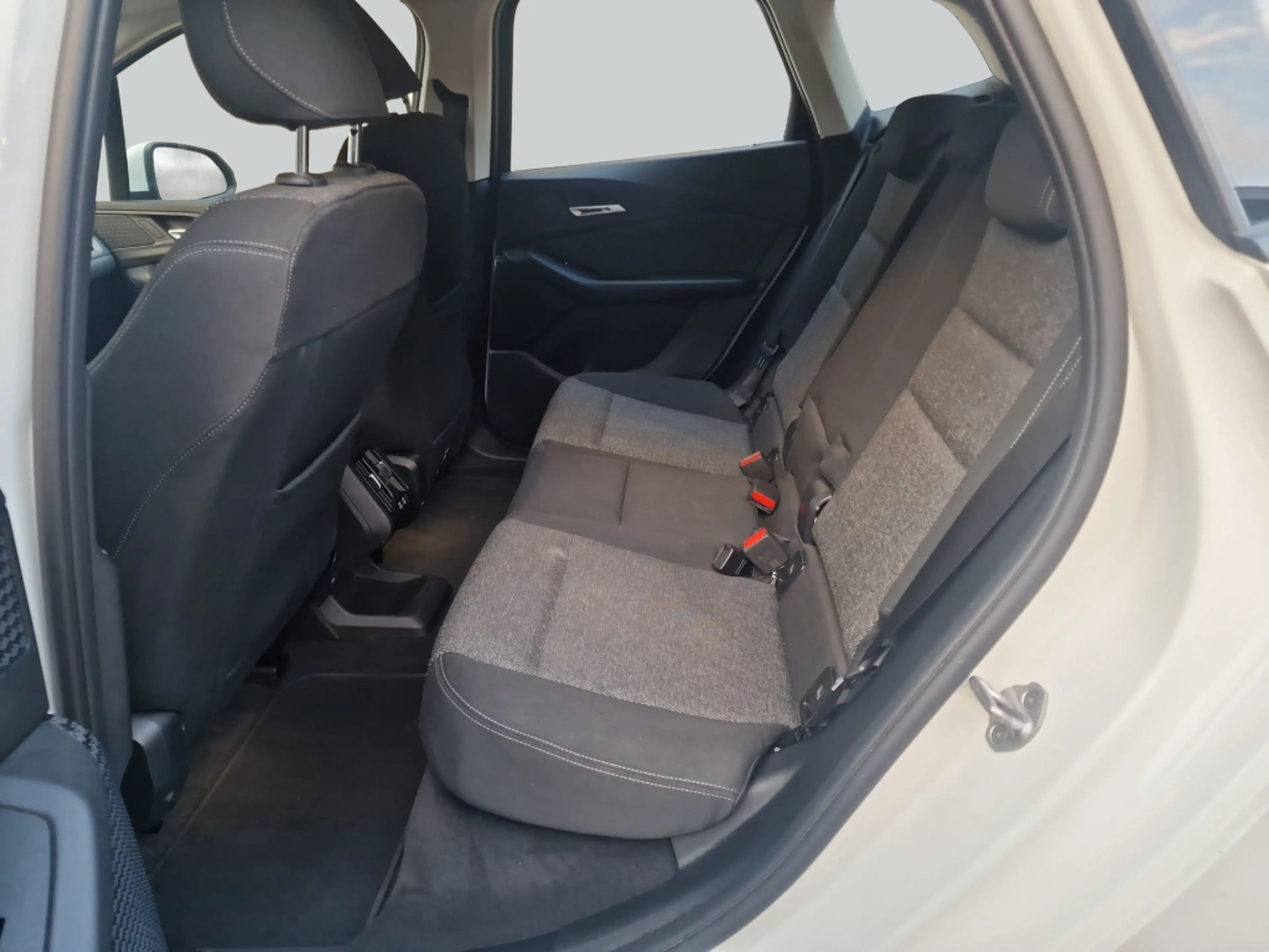 BMW 230 230e xDrive Active Tourer Aut. AHK — photo 13