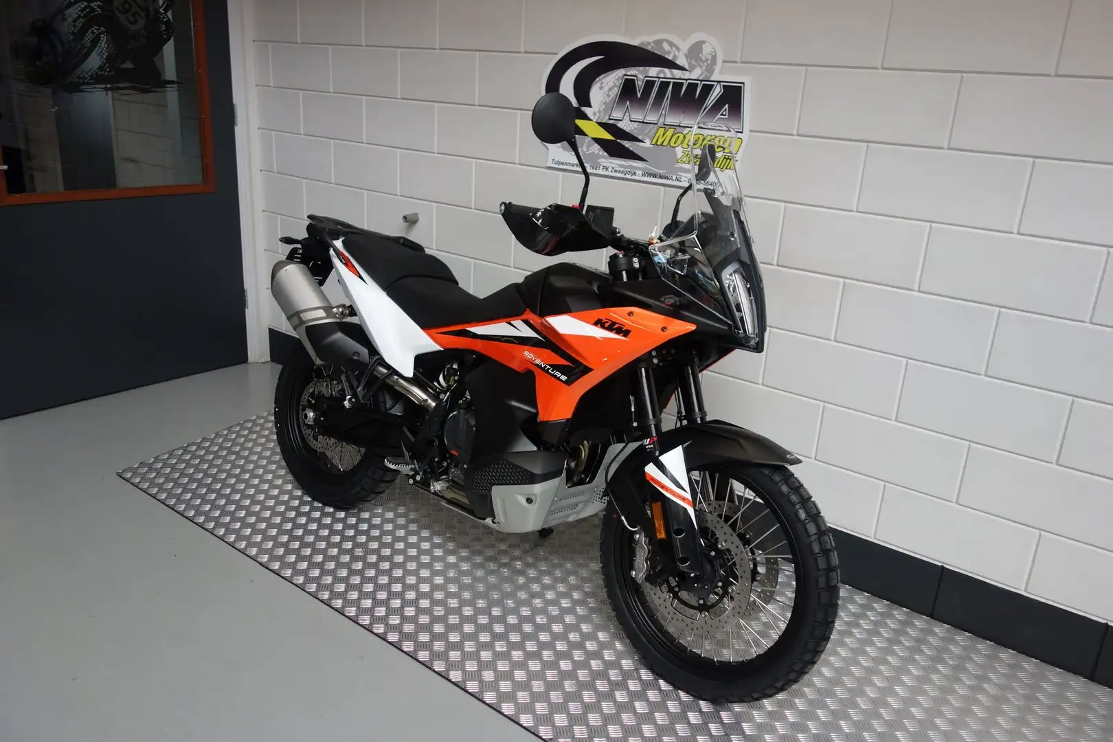 KTM 890 Adventure Orange - 2