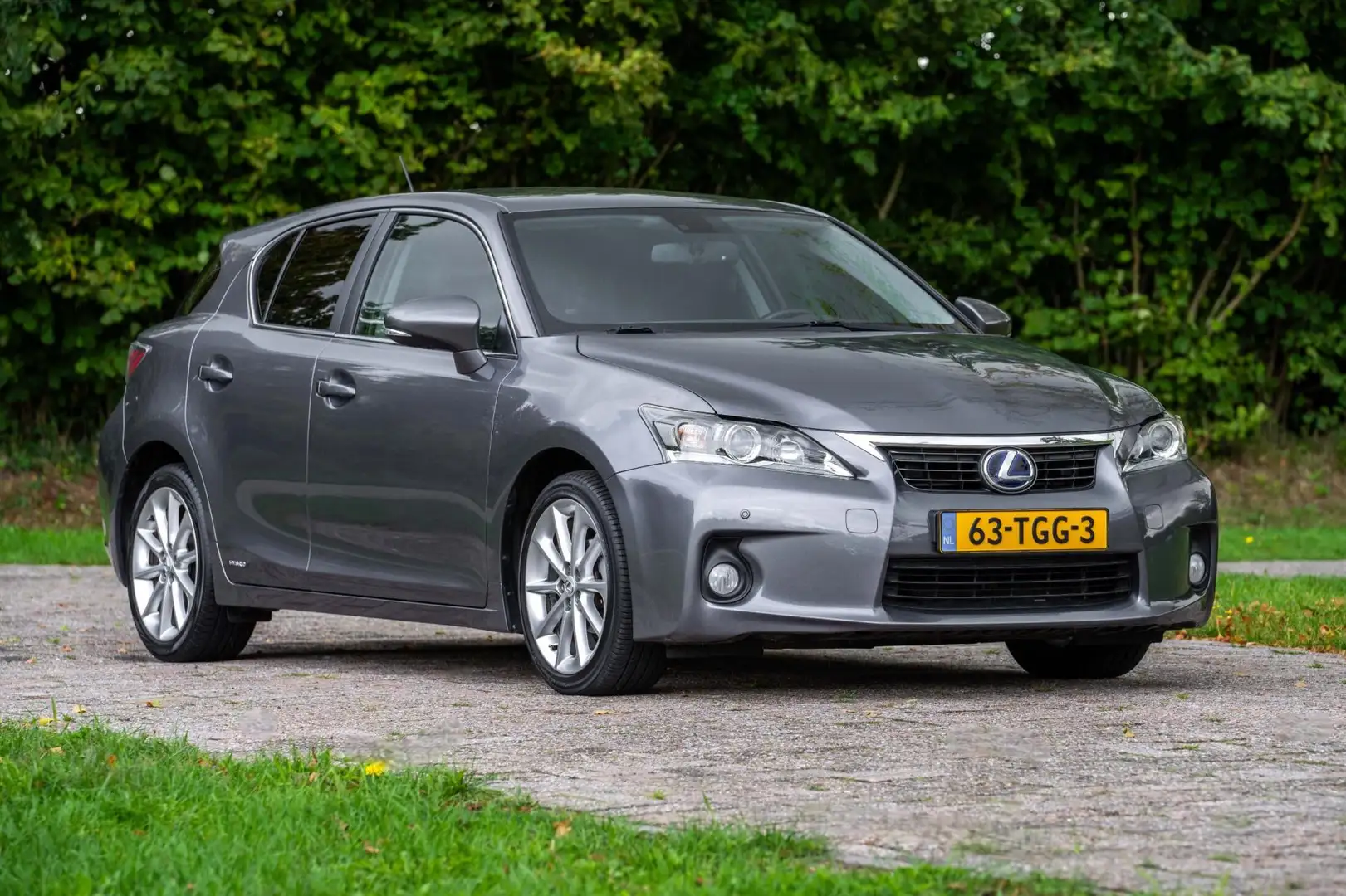 Lexus CT 200h Business Line Pro 1e Eig. 45.900 km +NAP NL-auto Grau - 2