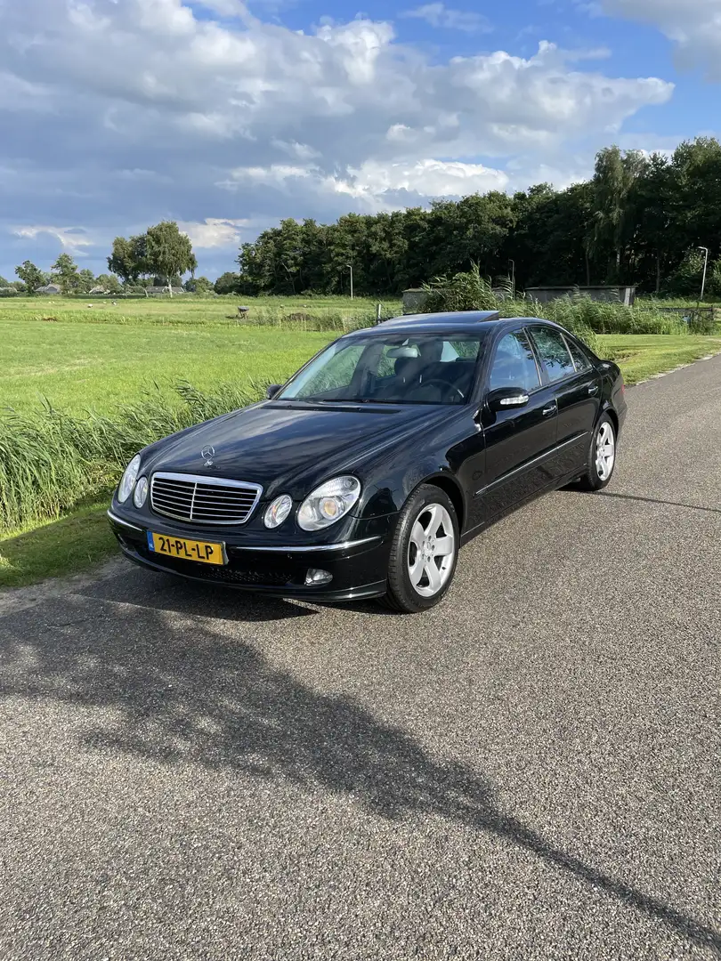 Mercedes-Benz E 240 Avantgarde Zwart - 1