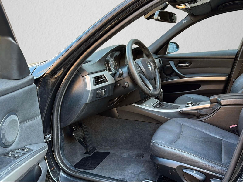 BMW 318 i Limousine *Automatik*1.Hand*Leder*Navi* — photo 9