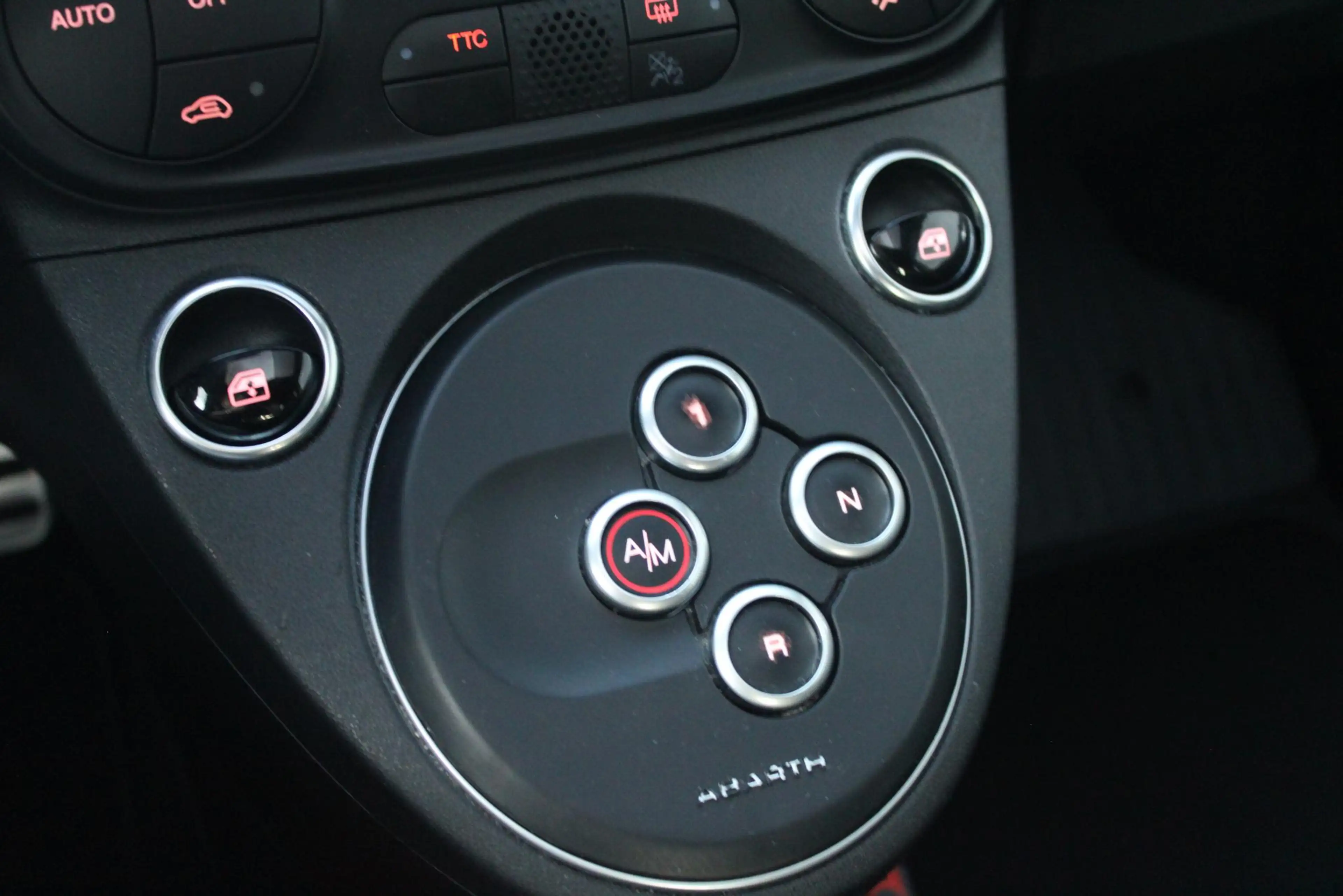 Abarth 595 Competizione 70th Anniversary 1.4 T-Jet | Pan.Dak | Sabelt | Or — photo 10
