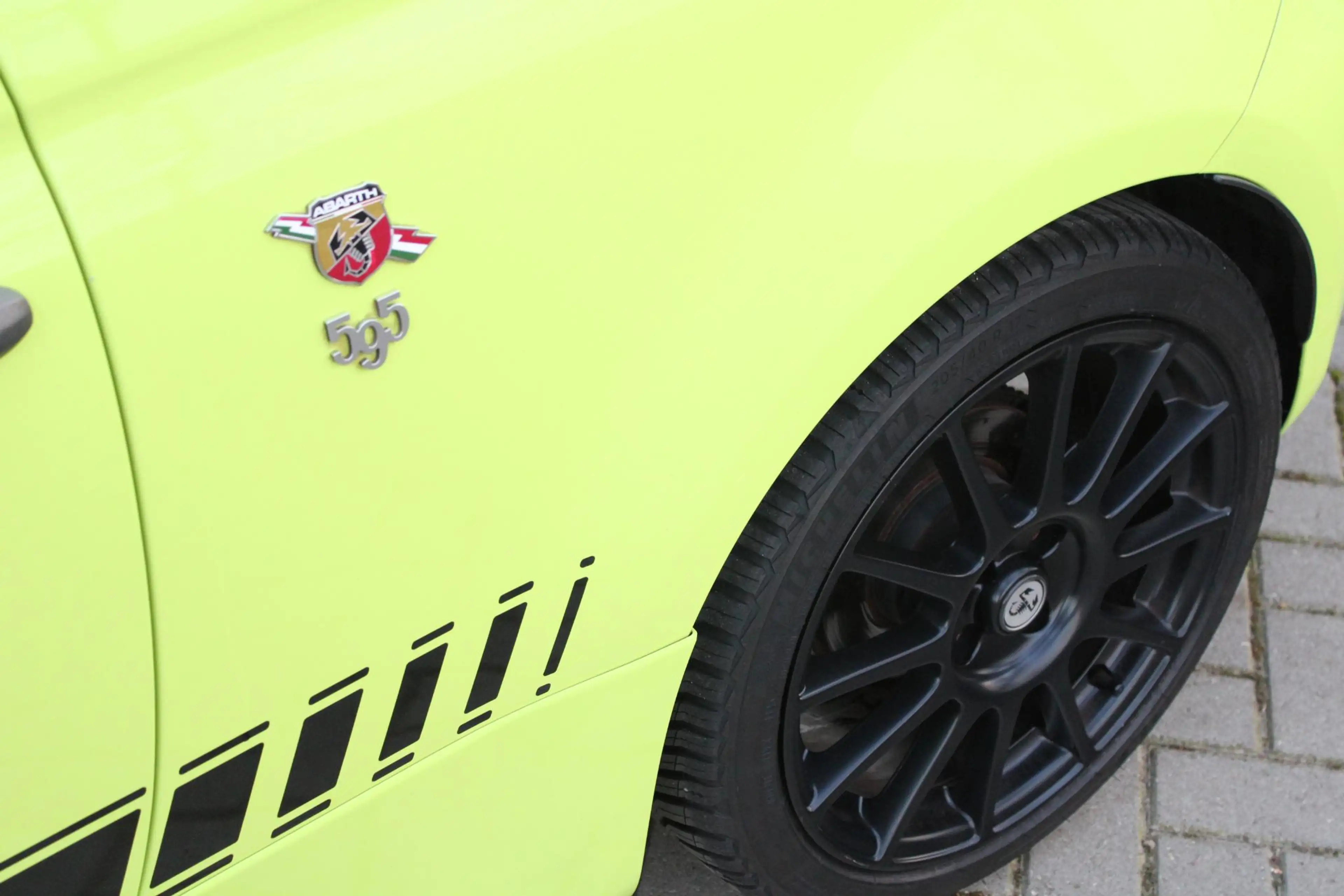 Abarth 595 Competizione 70th Anniversary 1.4 T-Jet | Pan.Dak | Sabelt | Or — photo 24