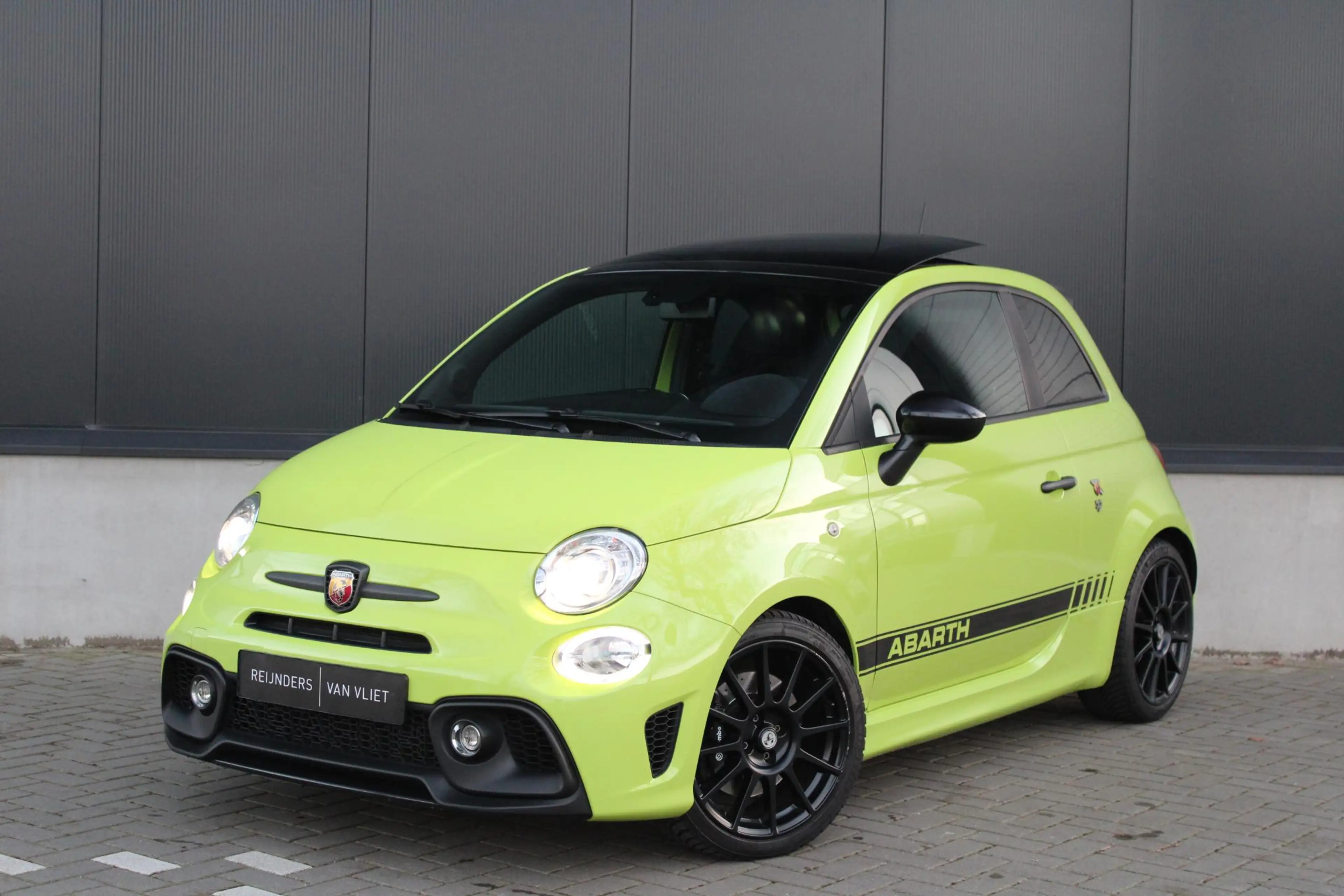 Abarth 595 Competizione 70th Anniversary 1.4 T-Jet | Pan.Dak | Sabelt | Or — photo 11
