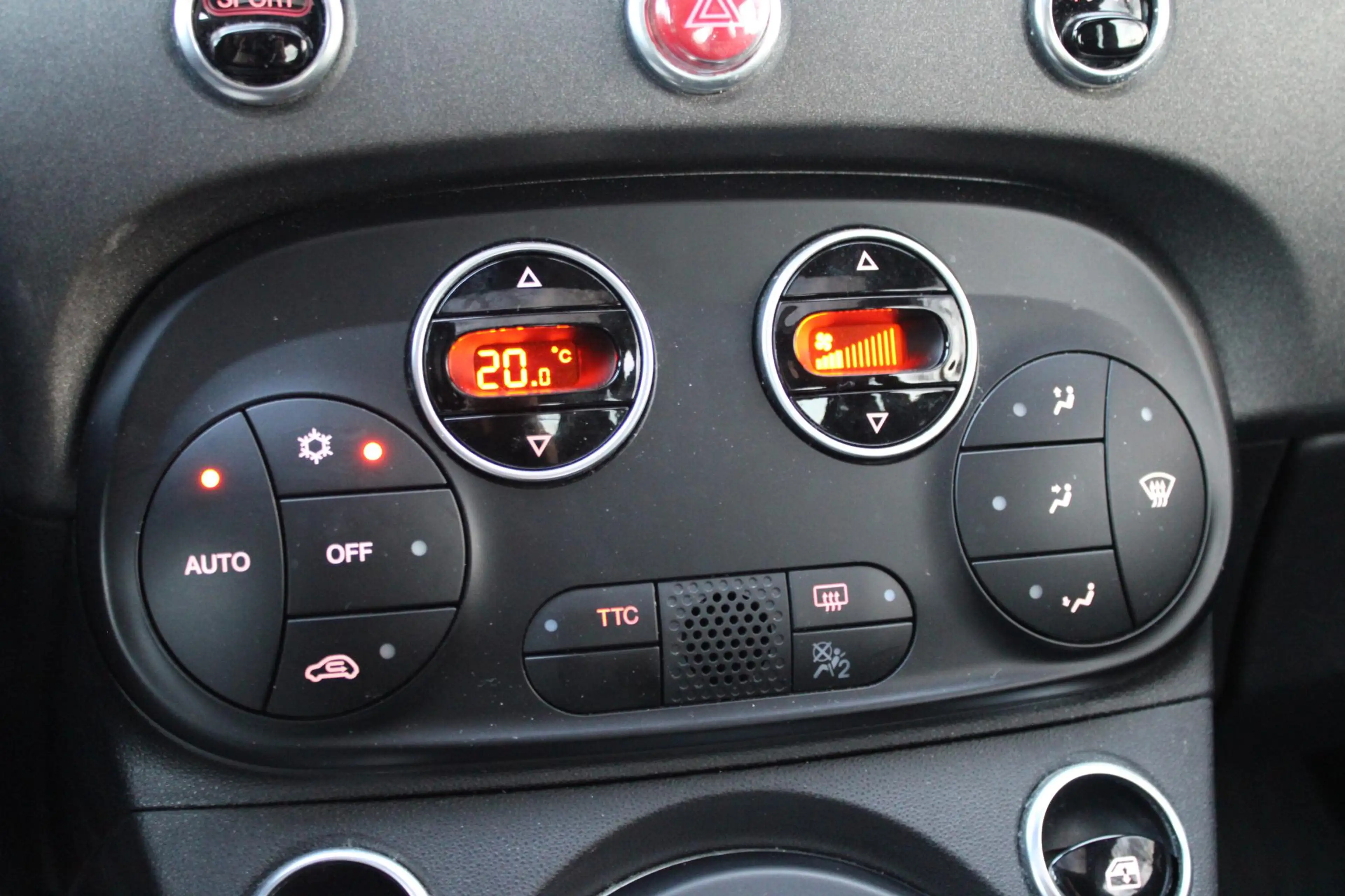 Abarth 595 Competizione 70th Anniversary 1.4 T-Jet | Pan.Dak | Sabelt | Or — photo 9