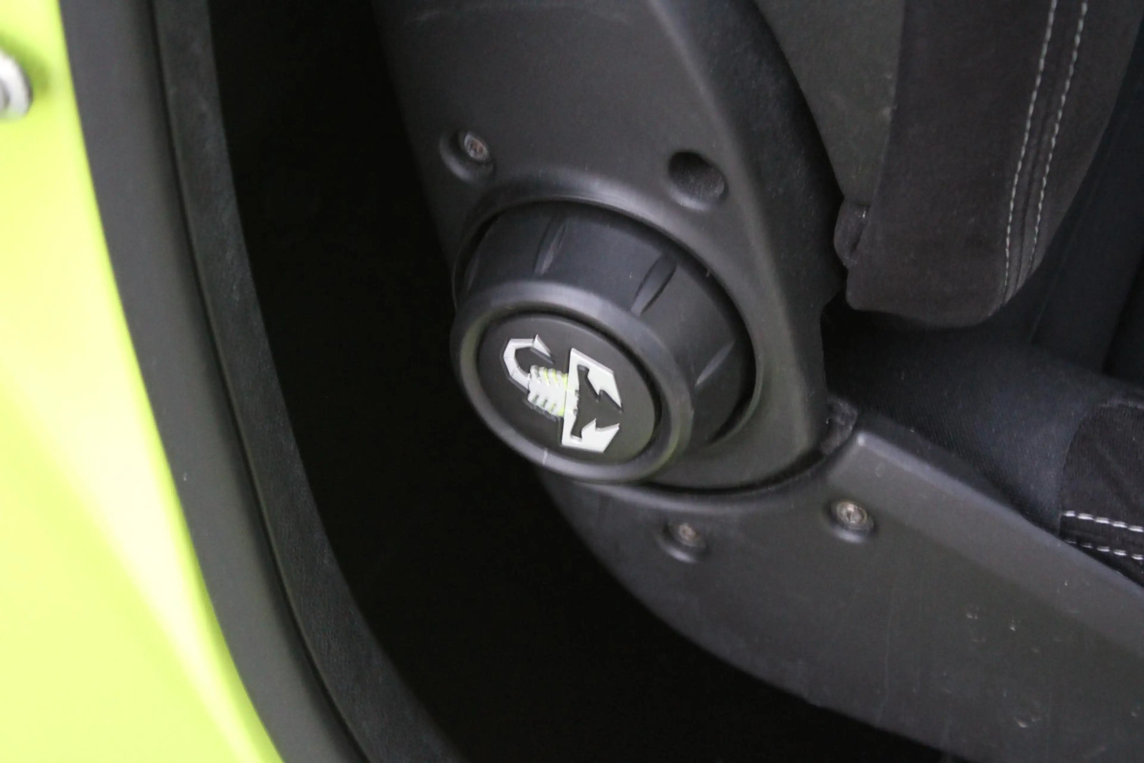 Abarth 595 Competizione 70th Anniversary 1.4 T-Jet | Pan.Dak | Sabelt | Or — photo 18