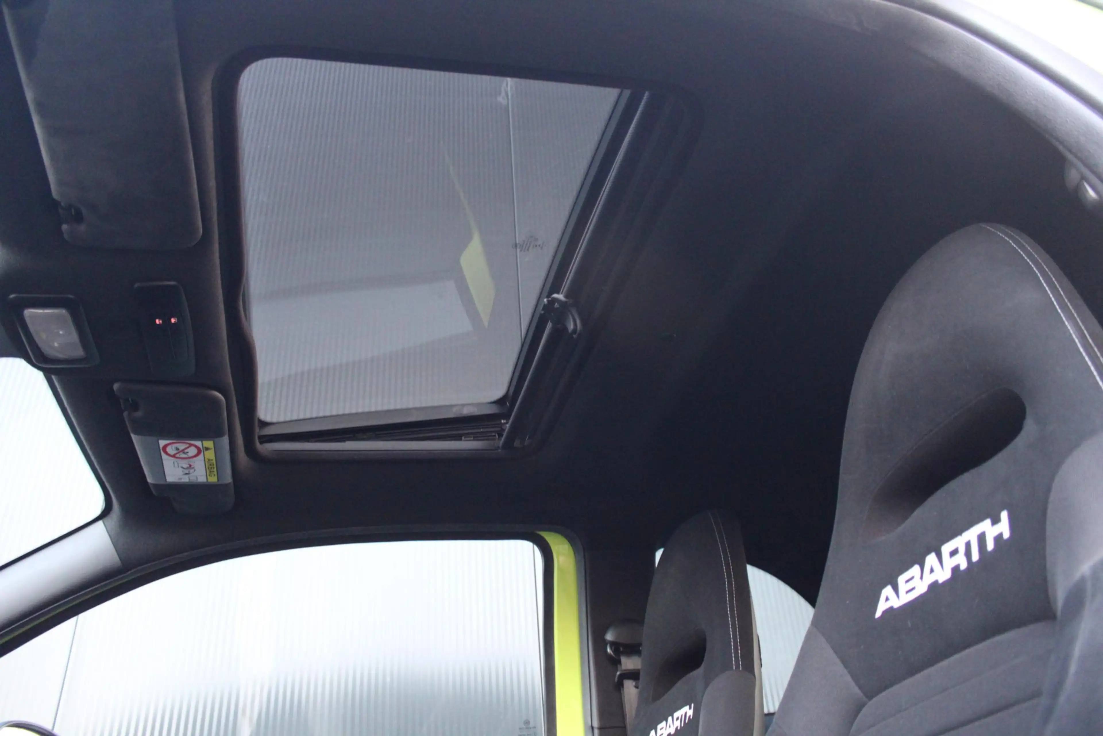 Abarth 595 Competizione 70th Anniversary 1.4 T-Jet | Pan.Dak | Sabelt | Or — photo 13