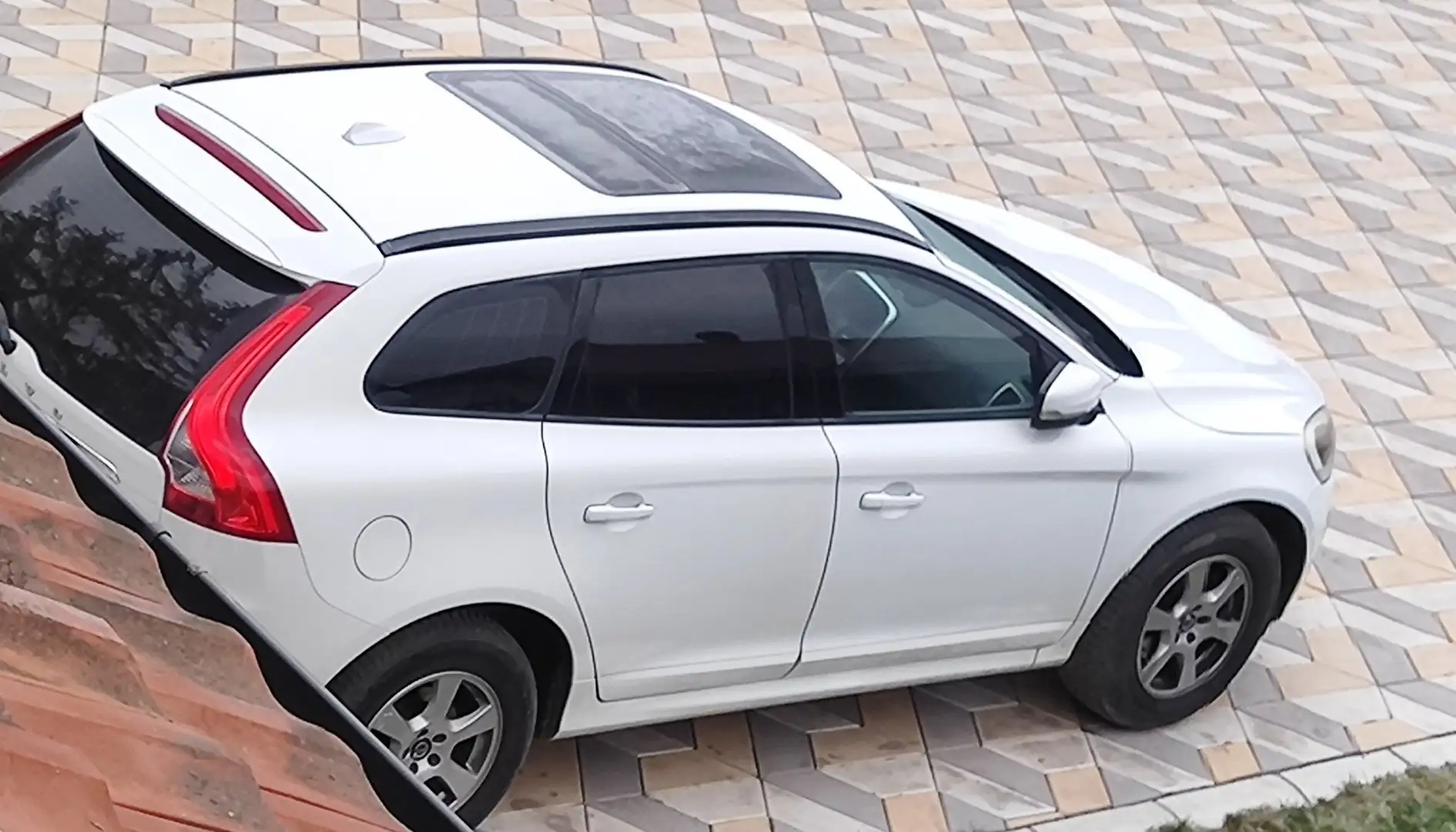 Volvo XC60 XC60 D4 Momentum Geartronic Momentum Weiß - 1