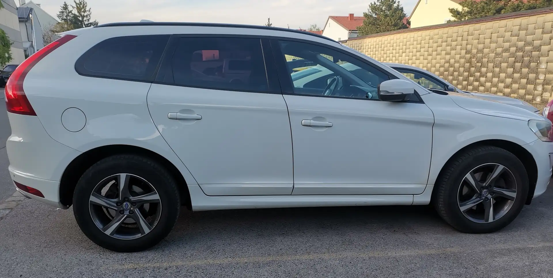Volvo XC60 XC60 D4 Momentum Geartronic Momentum Weiß - 2