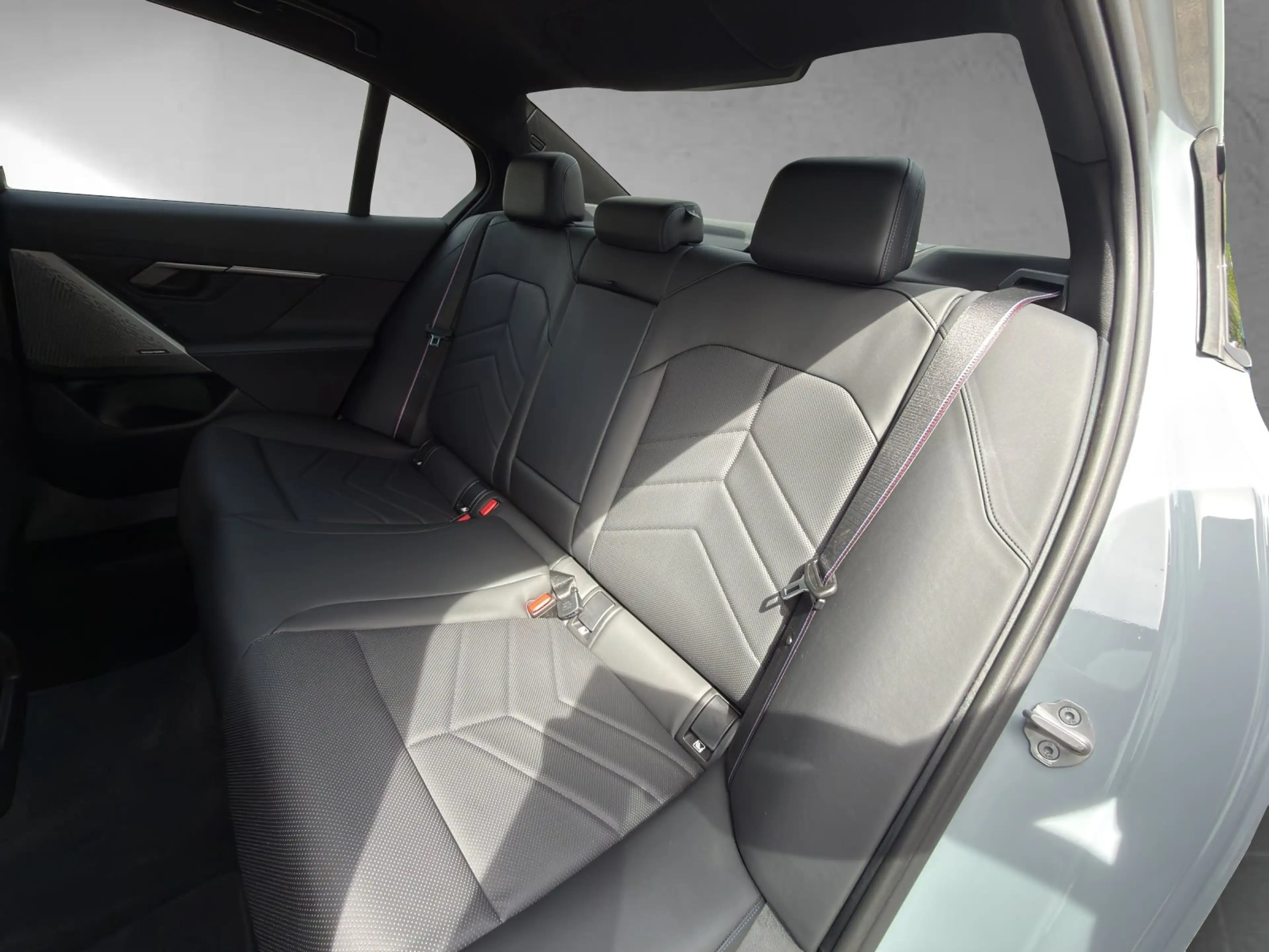 BMW i5 eDrive40 M SportPro ACC 360° H&K HUD — photo 12