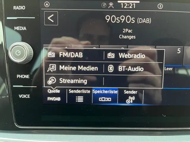 Volkswagen T-Roc view 11