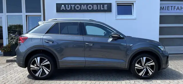 Volkswagen T-Roc view 5