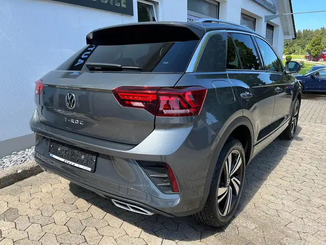 Volkswagen T-Roc view 4