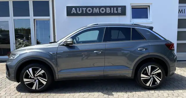 Volkswagen T-Roc view 3