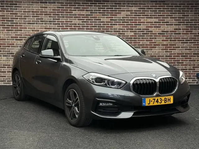BMW 1 Series view 15