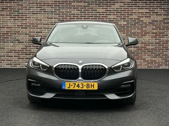 BMW 1 Series view 5
