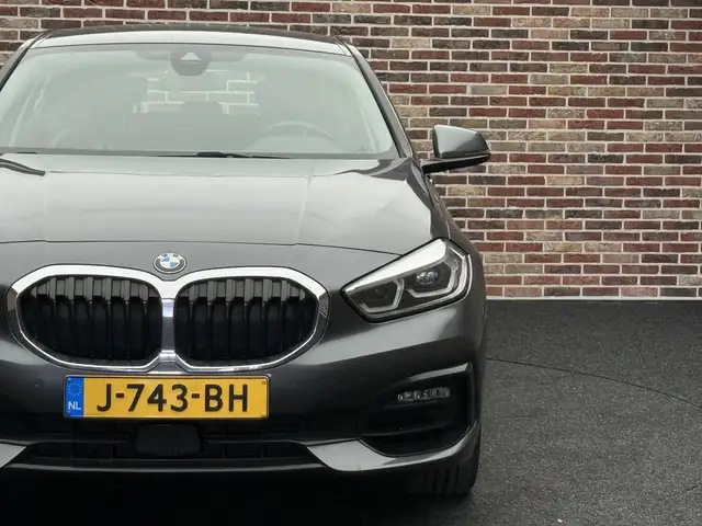 BMW 1 Series view 11
