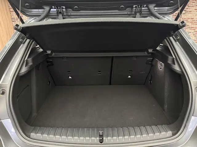 BMW 1 Series view 13