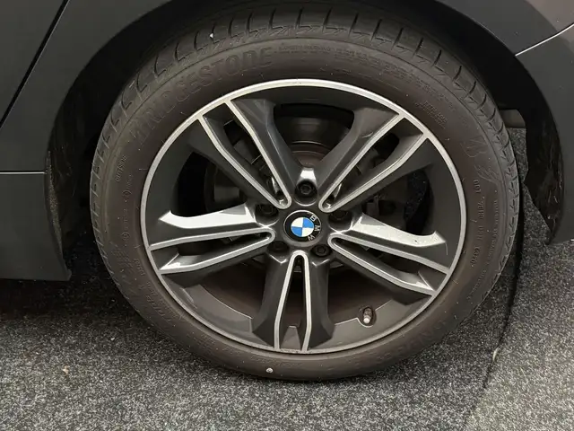 BMW 1 Series view 14