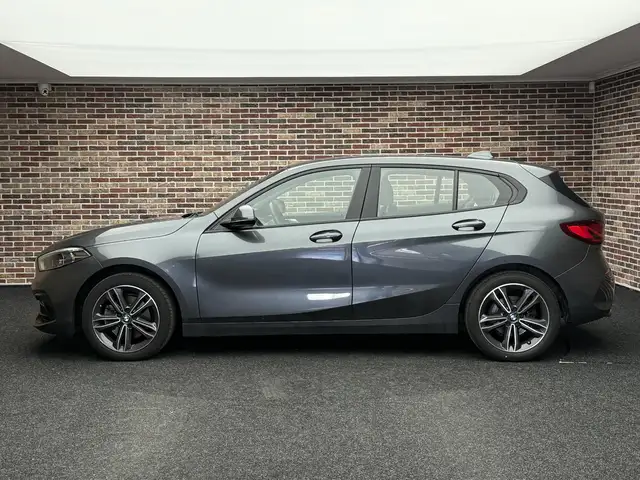 BMW 1 Series view 6