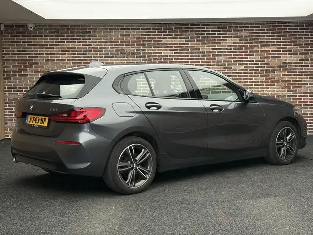 BMW 1 Series view 2