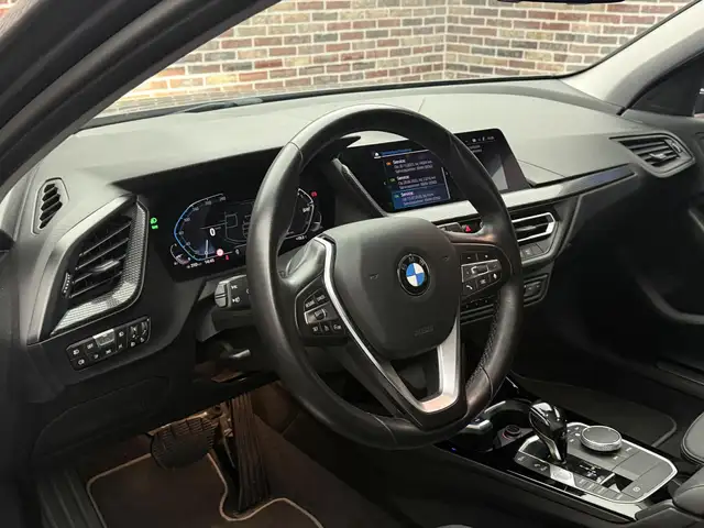 BMW 1 Series view 3