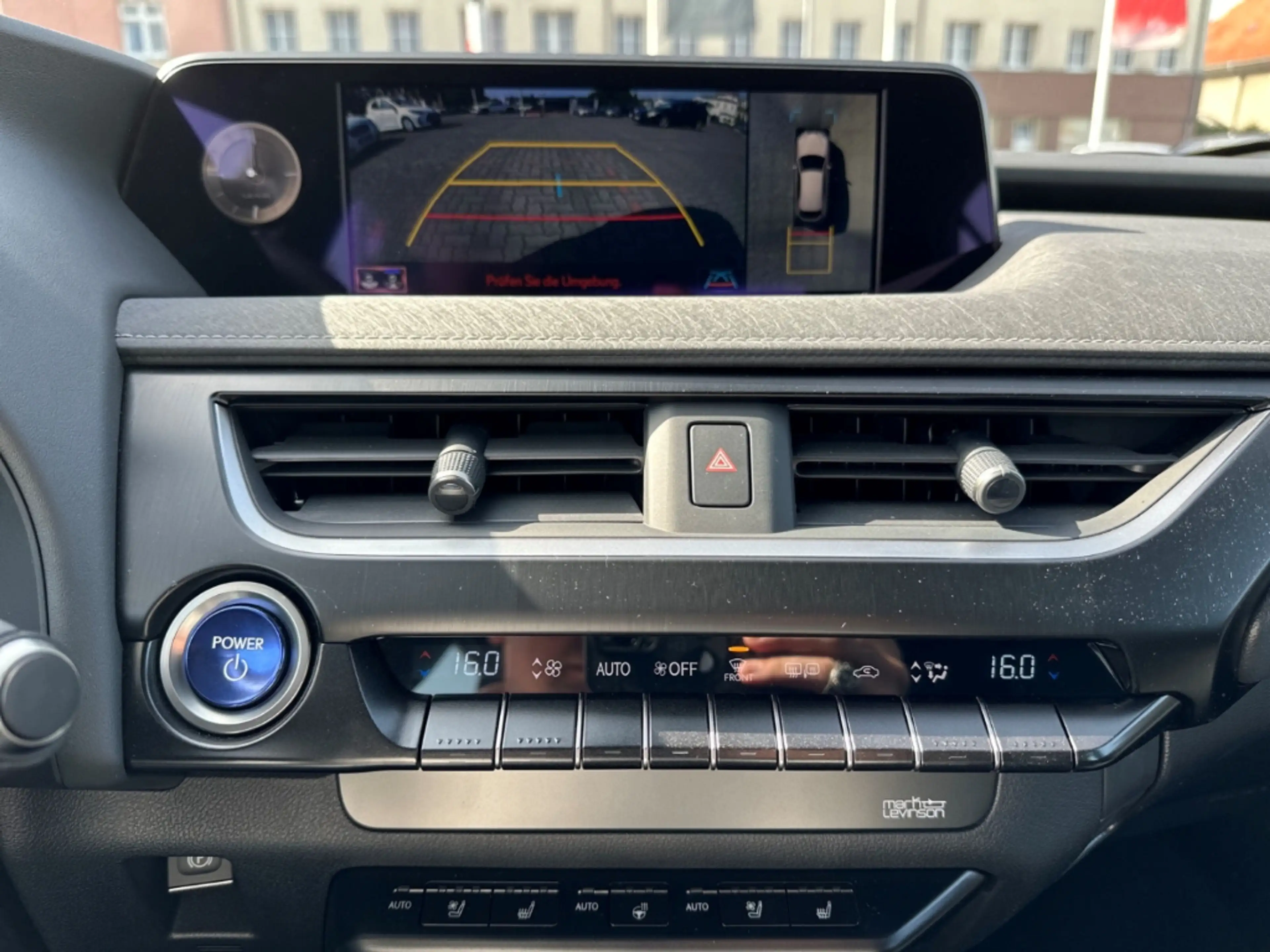 Lexus UX 300e Luxury HUD NAV MatrixLED Leder ACC ASSI — photo 12