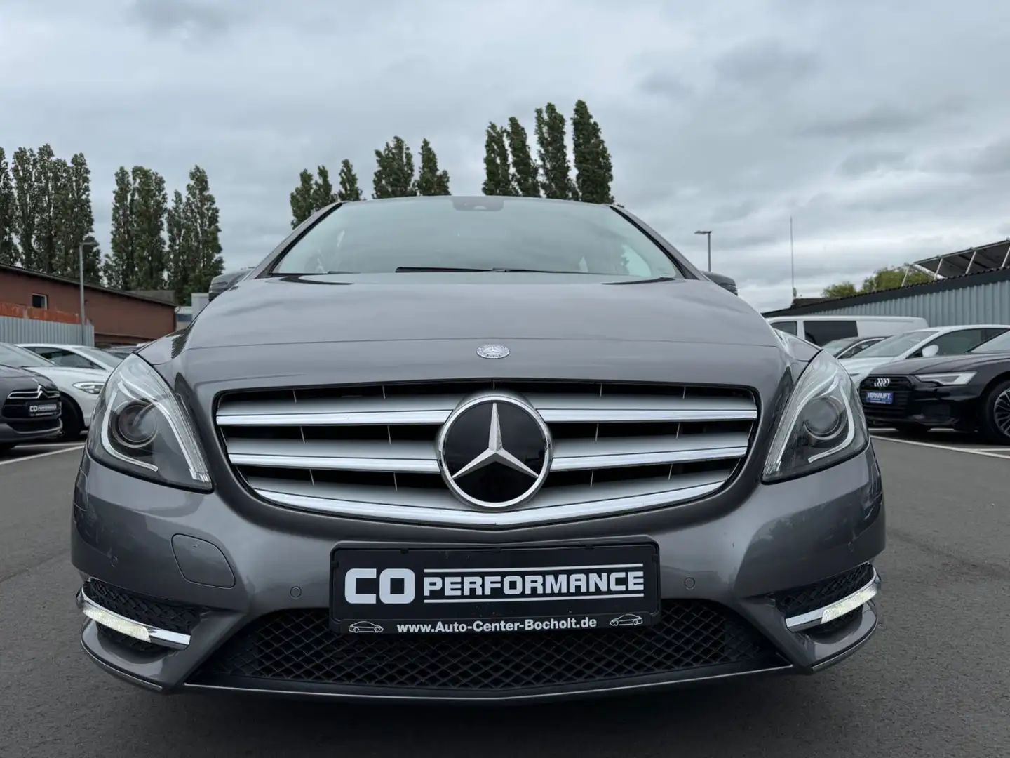 Mercedes-Benz B 180 *TEMP*SITZH*1HAND*TÜVNEU*PDC*AHK Gris - 2