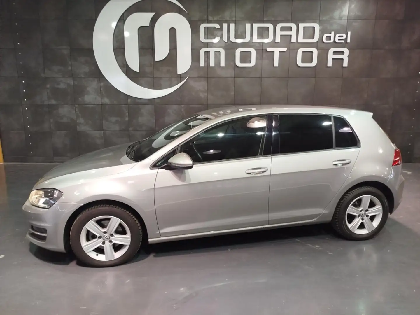 Volkswagen Golf 1.6TDI CR BMT Edition DSG 110 Plateado - 1