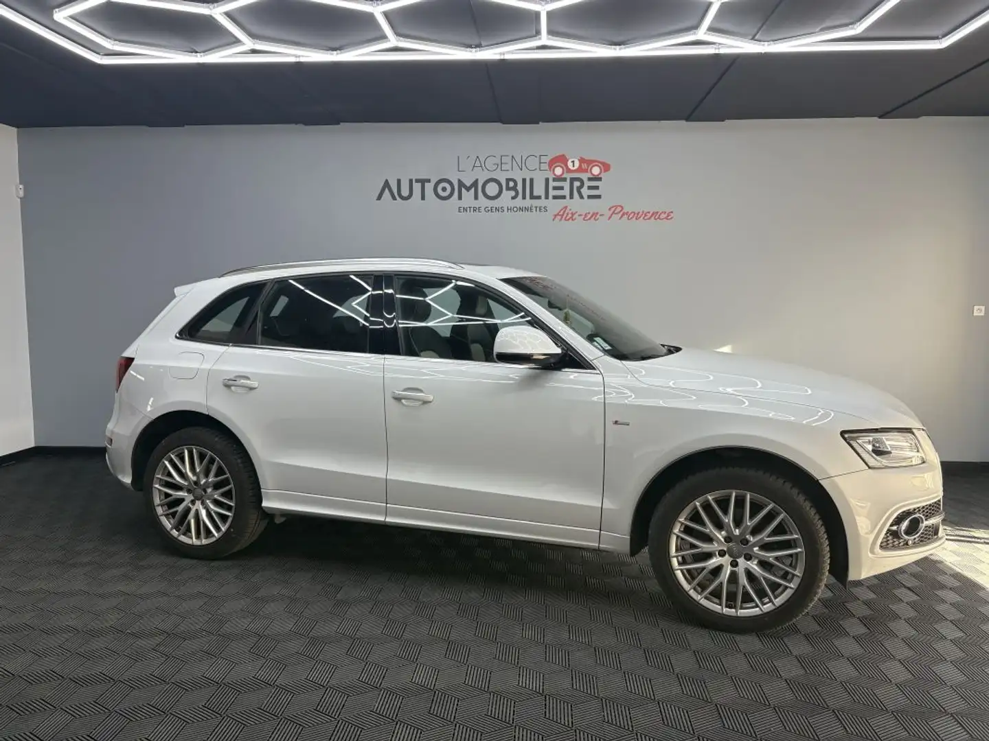 Audi Q5 3.0 TDI V6 Quattro S-Tronic7 258 ch – Finition S-Line Weiß - 2