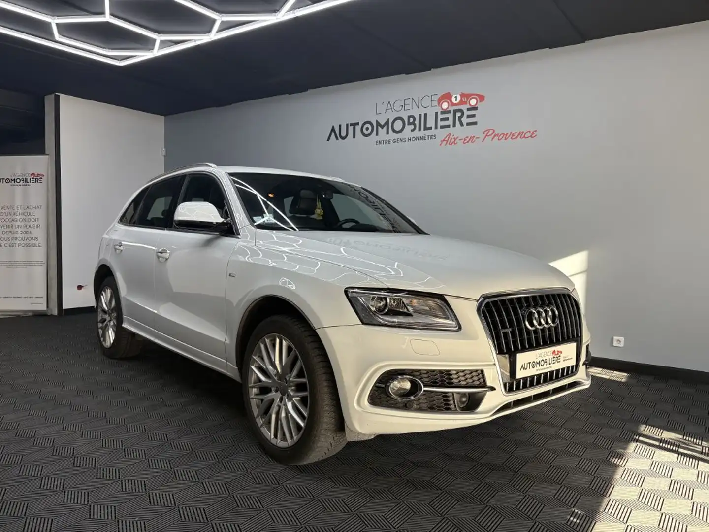Audi Q5 3.0 TDI V6 Quattro S-Tronic7 258 ch – Finition S-Line Weiß - 1